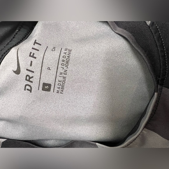 Nike Dri-Fit T-shirt small - Picture 3 of 3